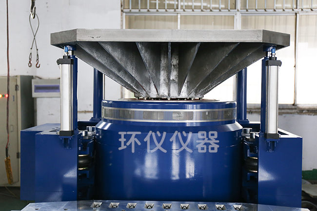 通信用磷酸鐵鋰電池組振動(dòng)試驗(yàn)(圖1) 機(jī)械電動(dòng)振動(dòng)臺(tái)